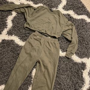 Fashion nova crop set